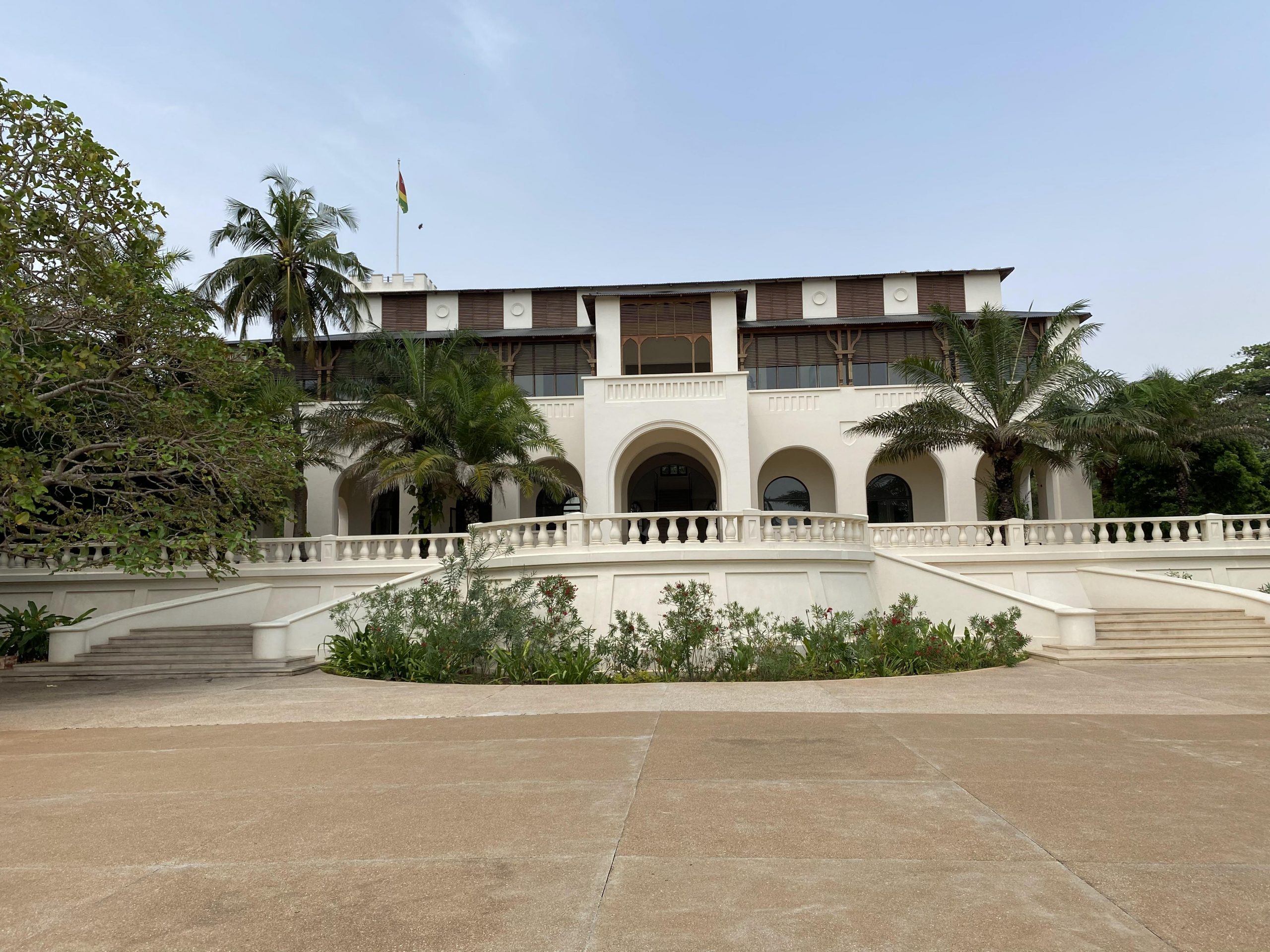 Lire la suite à propos de l’article Visite du Palais de Lomé, un lieu de mémoire colonial de la colonisation allemande au Togo